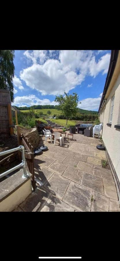 The Griffin Llyswen Hotel Brecon Exterior photo