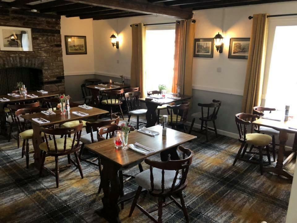 The Griffin Llyswen Hotel Brecon Exterior photo